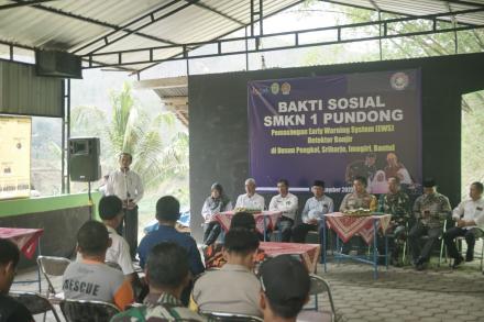Penyerahan Alat Deteksi Banjir Oleh SMK Pundong